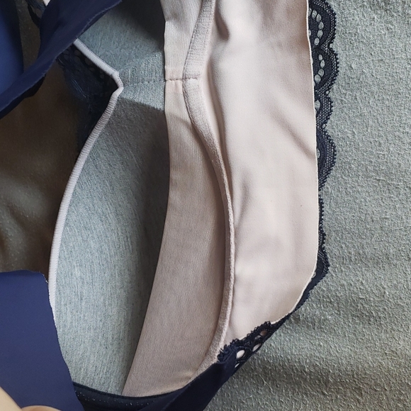Amazingly comfortable wireless bra - Picture 3 of 4